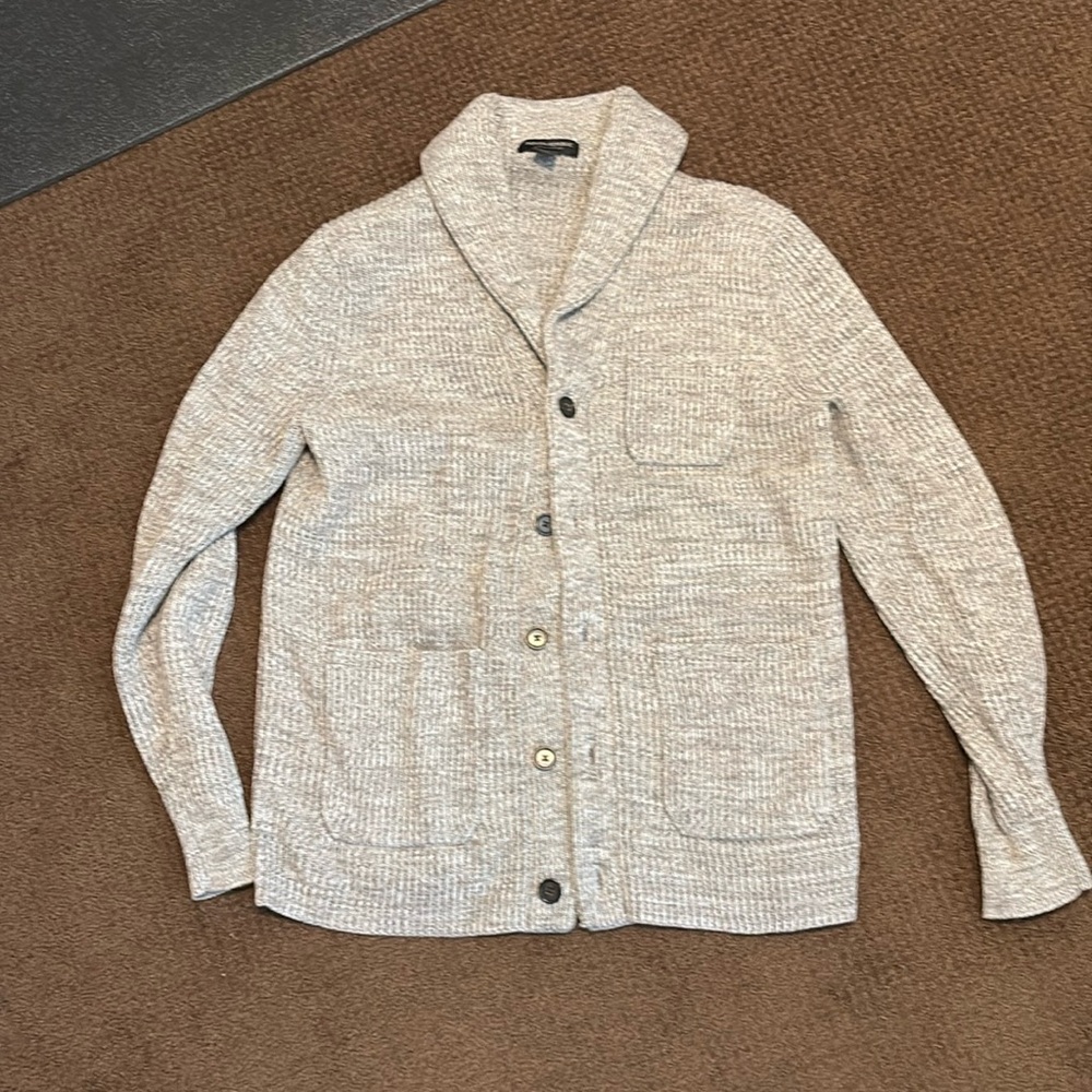 Men’s Banana Republic cotton sweater with big collar and pockets.